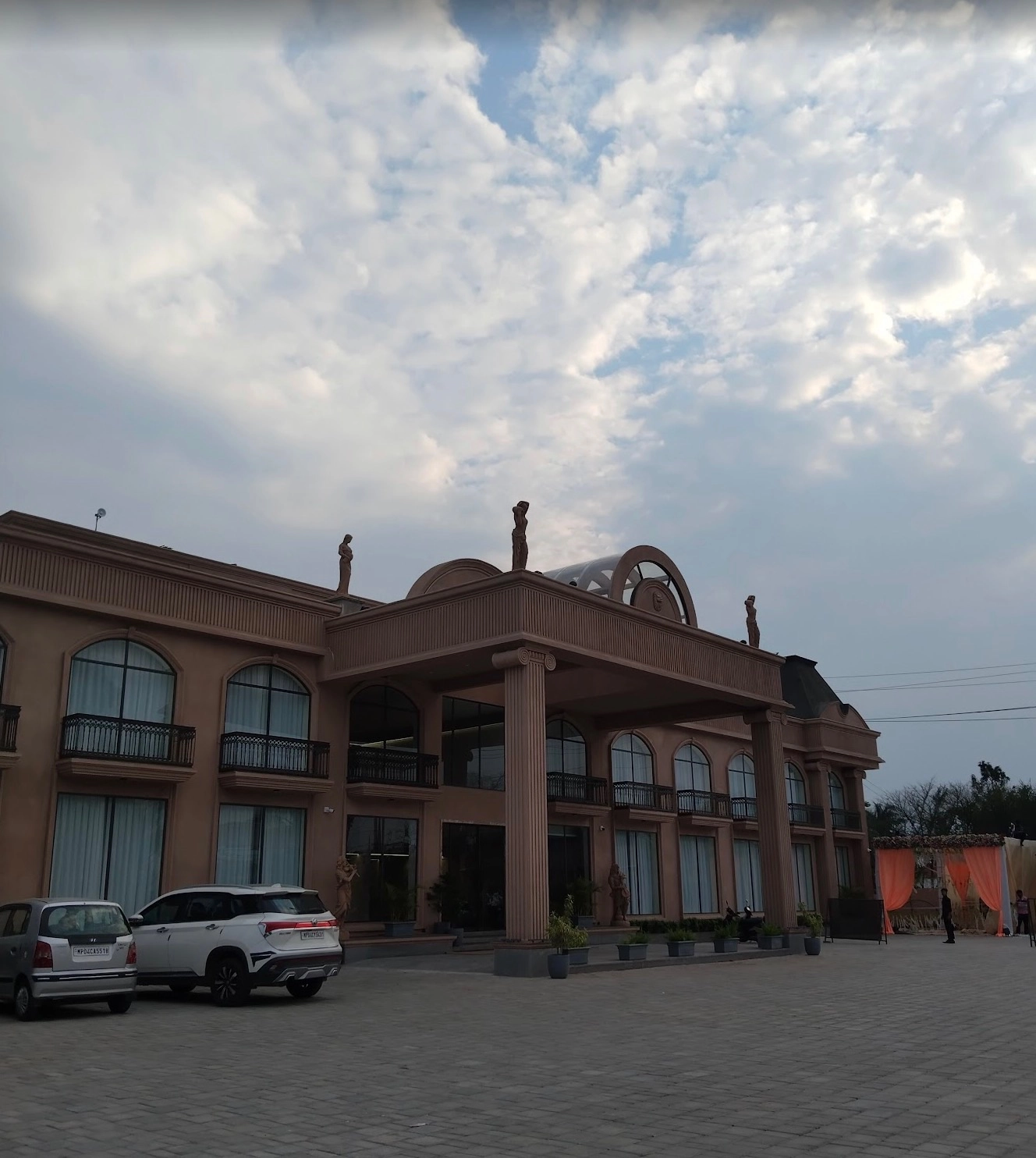 Modern Resort - Image 51 of 108